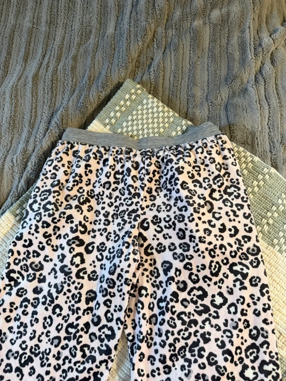 Women’s Cuddl Duds matching pajama SET 🩷